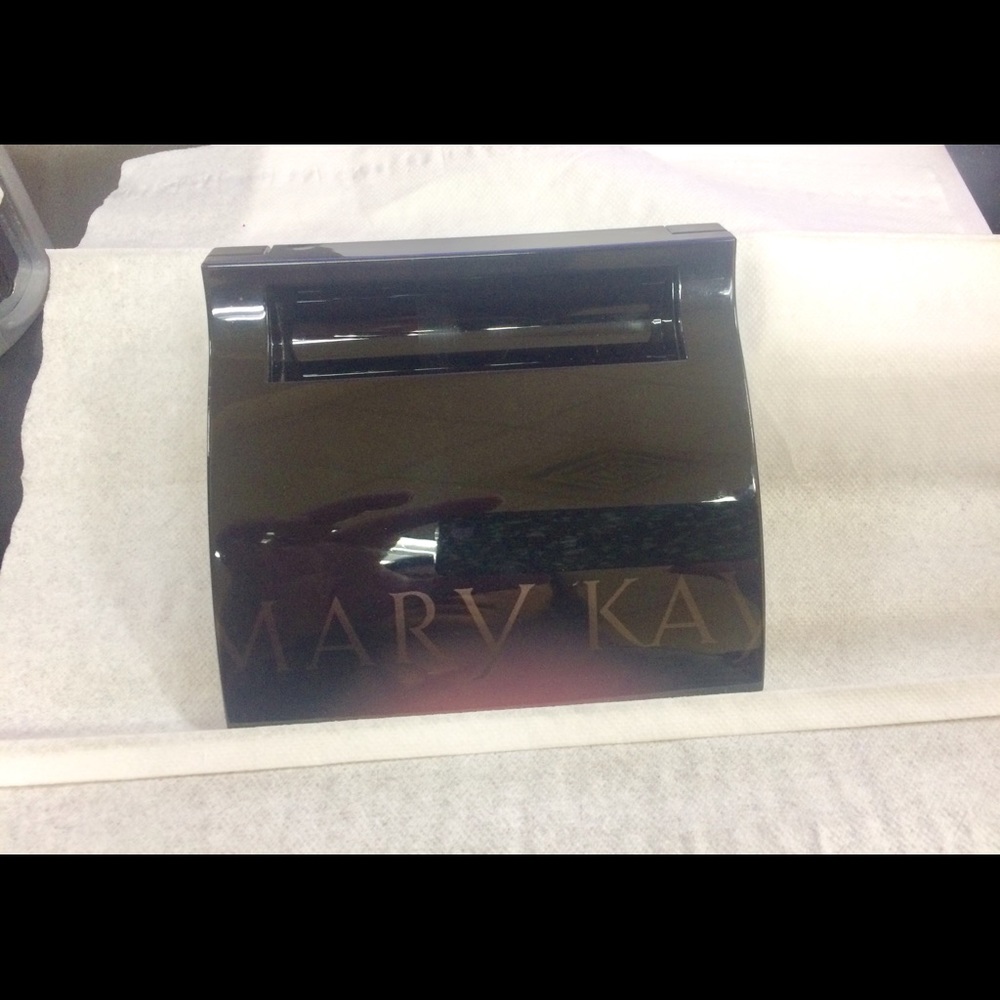 Mary Kay compact